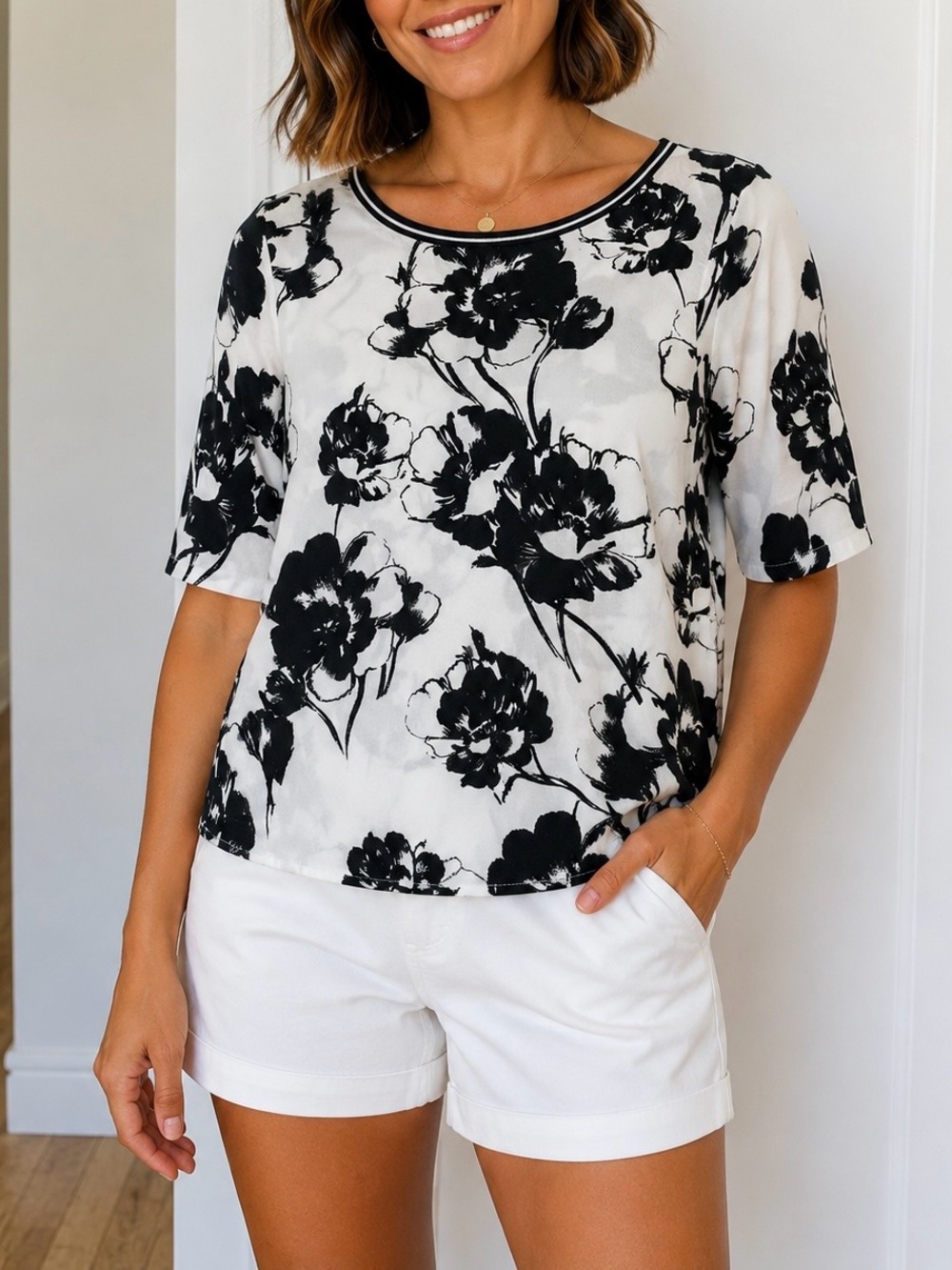 Abercrombie & Fitch Women’s Black & White Floral Scoop Neck Crop Top Size S